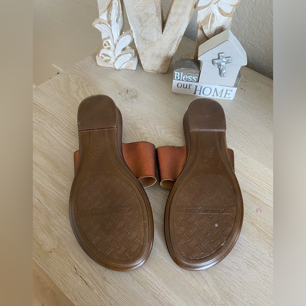 Sandal - Picture 3 of 3